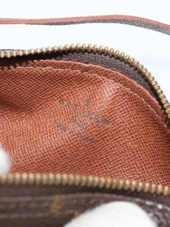 LOUIS VUITTON Monogram Papillon Pouch LV Auth - Picture 10 of 16